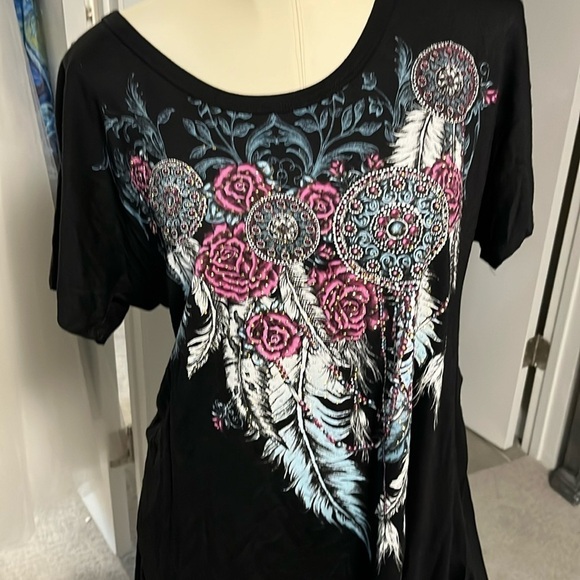 Shark bite hemline in black T-shirt made with rayon size extra large - Picture 1 of 4